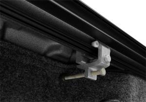 Retrax - Retrax Tonneau Cover Retrax Tonneau CoverONE XR-19-22 Silv/Sierra (w/o CarbonPro Bed) 5ft.9in. w/o Stk Pkt-Std Rail - T-60481 - Image 4